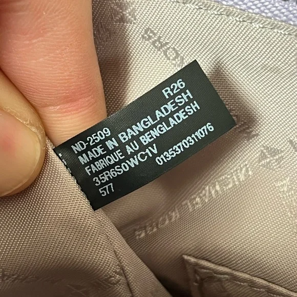 Michael Kors Merritt Small Convertible Pocket Crossbody - Picture 15 of 16